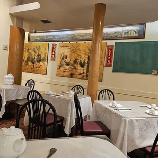 Dinner@Fook Yuen 7/15/2024.Looks not that busy here,other side of Da Restaurant was Busy tho.Noisy here,doesn&apos;t bother me at all!Nice Waiter