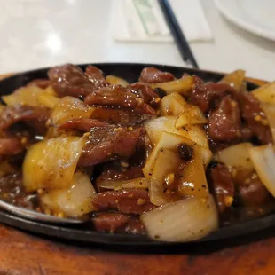 Dinner @Fook Yuen Seafood Restaurant on Happy Halloween day, Hawai&apos;i 10/2021. Ordered Sizzling Tenderloin w/Black Pepper Sauce.