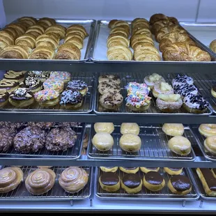 Croissants, Specialty, Fancy (apple fritter and cinnamon rolls), Jelly filled, Custard