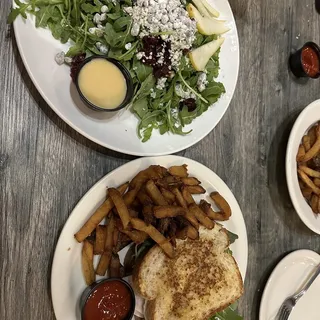 Pear & Arugula Salad