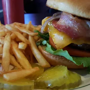 My before and after of my delicious burger.