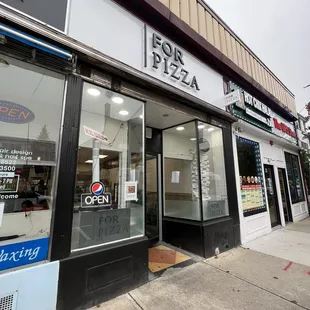 the outside of a restaurant