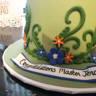 a graduation cake