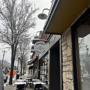 the outside of a coffee shop