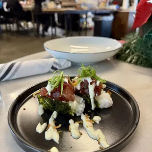 fish of the day special, tuna rolls