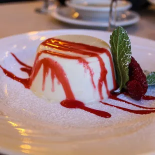 Pannacotta dessert