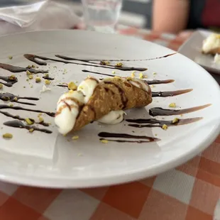 Dessert canolli