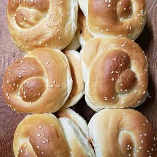 Sesame dinner rolls