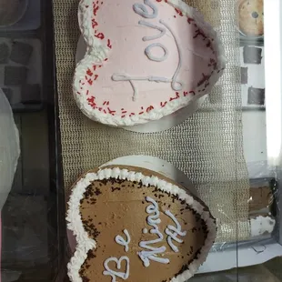 We make heart or round  or short cakes. Flavors-  yellow, choc, and marble. Ask about our sizes