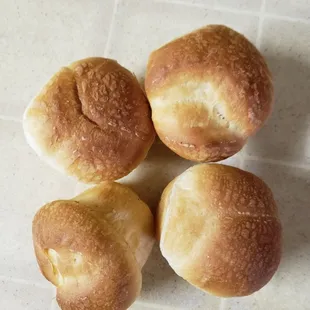 Cloverleaf dinner rolls