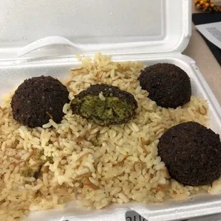 Only 4 &quot;burned&quot; falafel on rice, no hummus, no tabouli, no tomato, no tahini sauce