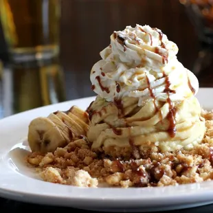 a dessert with bananas and ice cream