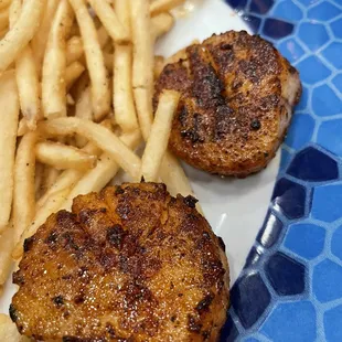 Blackened scallops