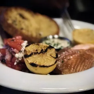 Smoked Salmon Benedict*