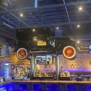 Cool bar the car tires rotate.