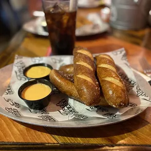 EDSEL-S HOT PRETZELS