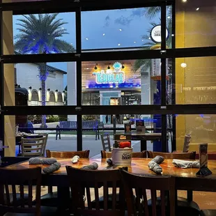 the outside of the restaurant