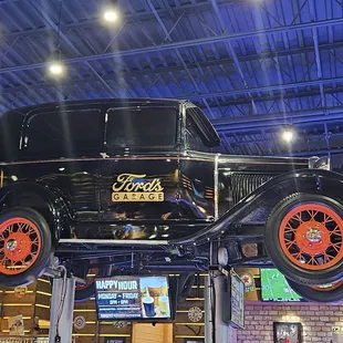 The highlight over the bar.