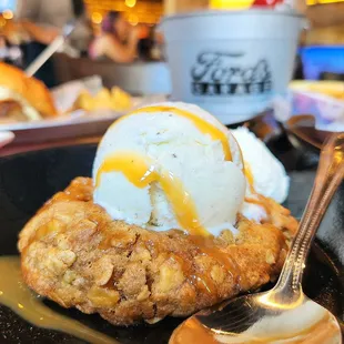 Caramel Apple skillet cookie