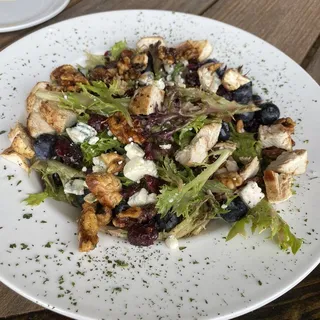 Berries and Gorgonzola Salad
