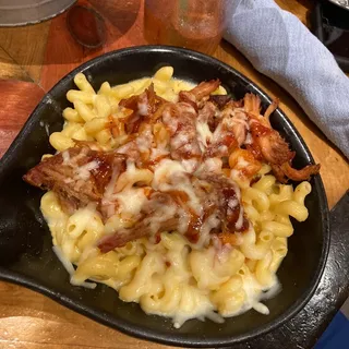 Family Style Pulled Pork Mac n' Cheese