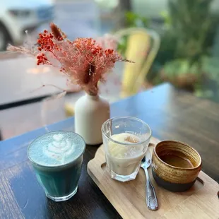 Blue spirulina latte @colorful.eats