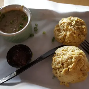 Vegan biscuit and gravy