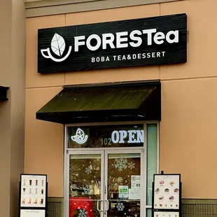 the front entrance of a tea and dessert store