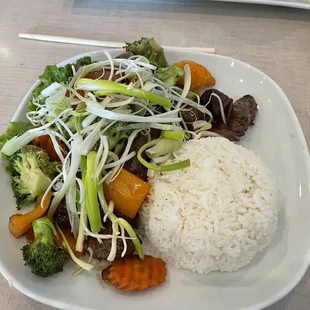 Years later, the Shaken Beef looks about the same with a few more veggies on top.