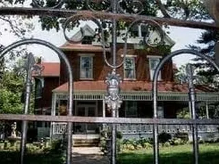 Victorian House Bed & Breakfast