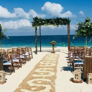 Beautiful toes-in-the-sand ceremony in Mexico!