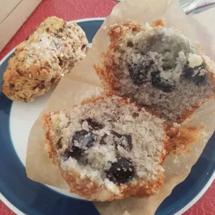 Blueberry muffin - very good topping, strong blueberry flavor