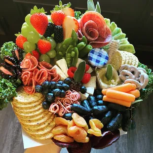 Love the look of a round board!