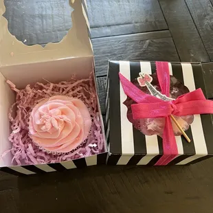 Paris themed cupcakes