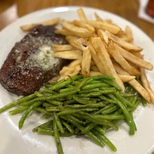 Steak special cooked to perfection the green beans were delicious!