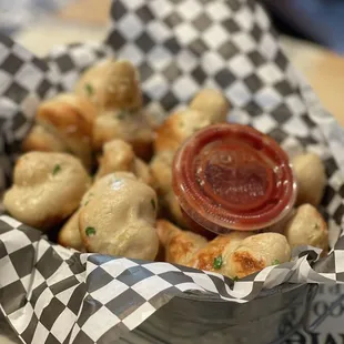 Garlic knots