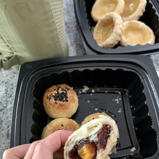 Red Bean with Egg Yolk Pastry