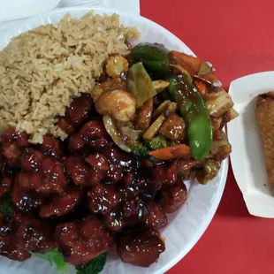 My beautiful amazing combo meal of General Tso Chicken and Garlic Shrimp (menu item C14).