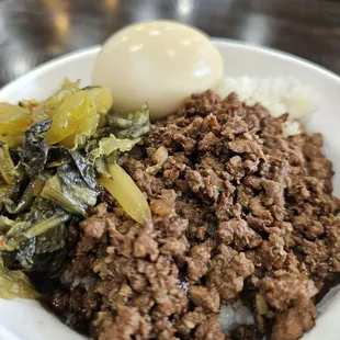 a plate of ground beef and vegetables