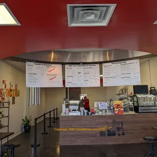 the interior of a fast food restaurant