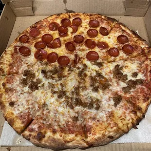 Plain Pizza with pepperoni and sausage