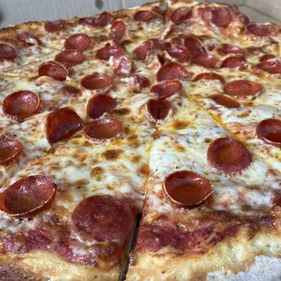 Large pepperoni pizza