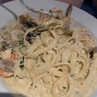 Seafood Alfredo