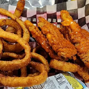 Buffalo tenders w/ onion rings