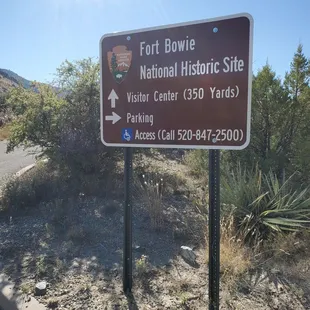 Sign pointing to visitor's center