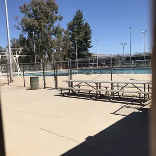 Pool &amp; diving complex