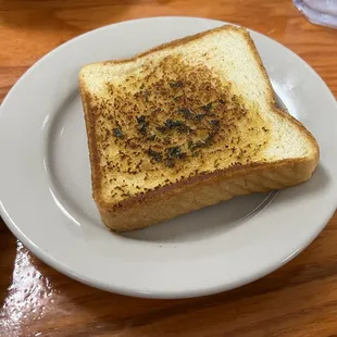 Garlic toast for lasagna.