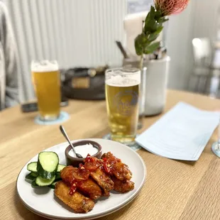 Happy hour hot wings. IG: @_emwong_