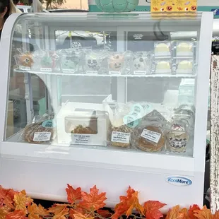 Apple stuff!!! Tis. the season. Loved the apple cider donut.