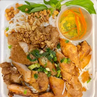 BBQ Chicken with Spring Rolls Noodles